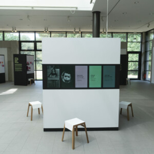 Videostation in Gedenken an Betroffene und Opfer